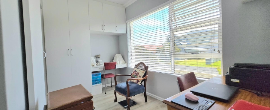 5 Bedroom Property for Sale in Franskraal Western Cape